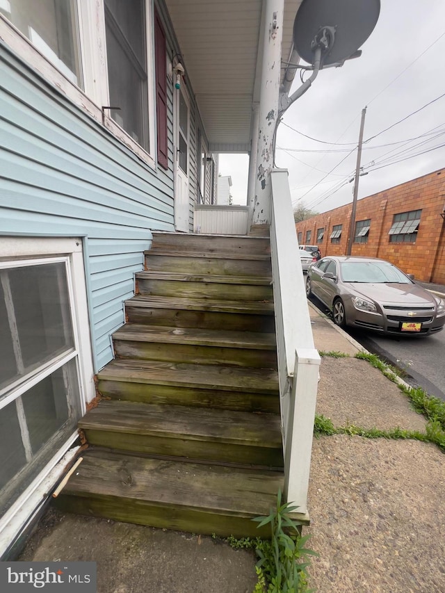411 S Vine St, Shamokin, PA 17872 - view of staircase