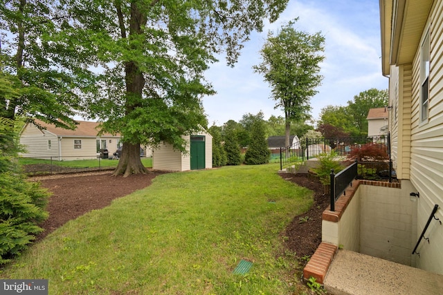 view of yard featuring an outdoor structure and a storage unit