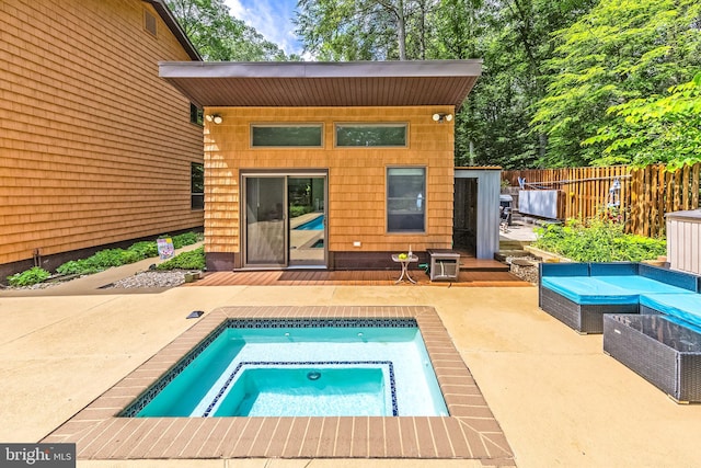 8323 Morningside Dr, Manassas, VA 20112 - view of swimming pool with an in-ground hot tub and a patio area
