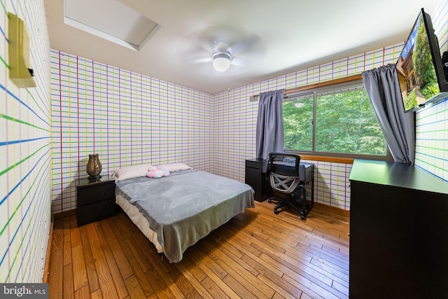 8323 Morningside Dr, Manassas, VA 20112 - bedroom with wallpapered walls, hardwood / wood-style floors, and ceiling fan