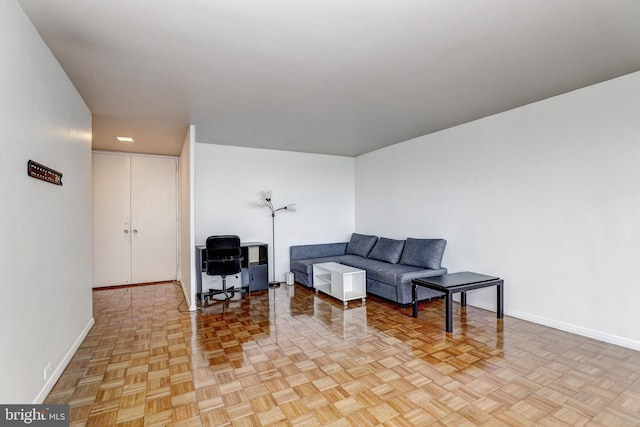 4000 N Charles St Unit 905, Baltimore, MD 21218 - living room with baseboards