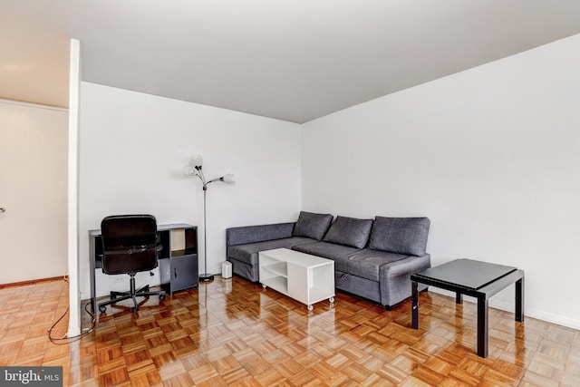 4000 N Charles St Unit 905, Baltimore, MD 21218 - living room featuring baseboards
