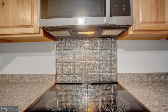 7 Cross Trl, Fairfield, PA 17320 - kitchen with stainless steel microwave, light brown cabinets, and light countertops
