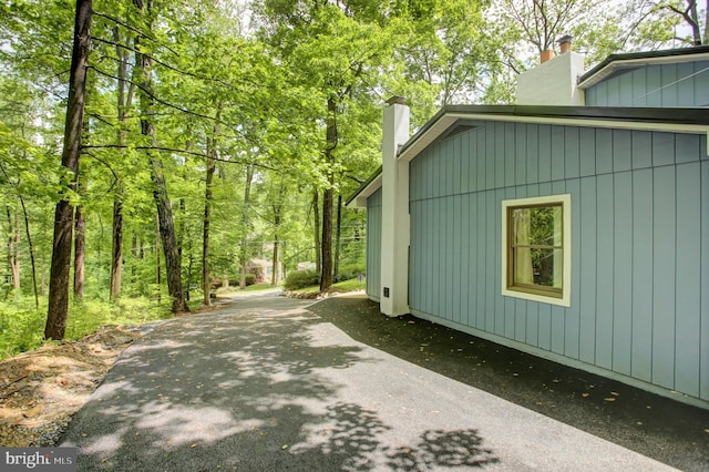 7 Cross Trl, Fairfield, PA 17320 - view of side of home featuring a chimney