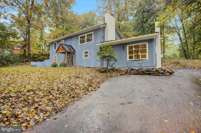 7 Cross Trl, Fairfield, PA 17320 - traditional-style house featuring a chimney