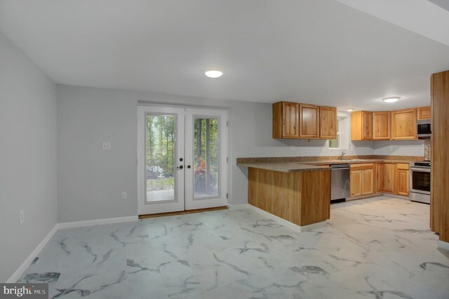 7 Cross Trl, Fairfield, PA 17320 - kitchen featuring appliances with stainless steel finishes, baseboards, french doors, a sink, and a peninsula