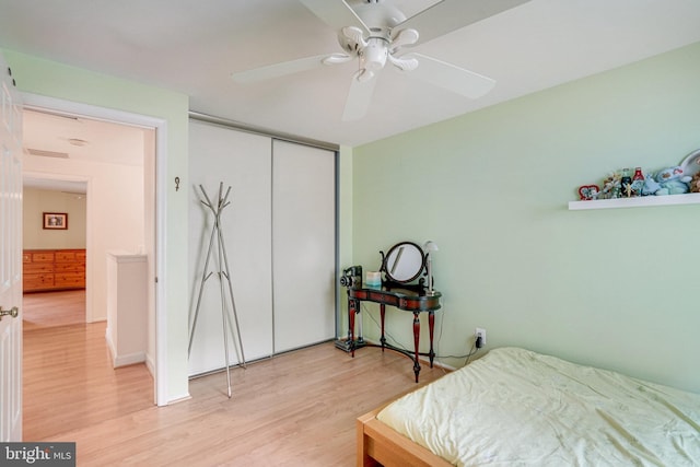 5941 Powells Landing Rd, Burke, VA 22015 - bedroom featuring light wood finished floors, a closet, and a ceiling fan