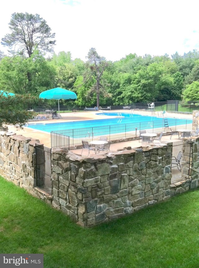 5941 Powells Landing Rd, Burke, VA 22015 - community pool featuring fence and a patio