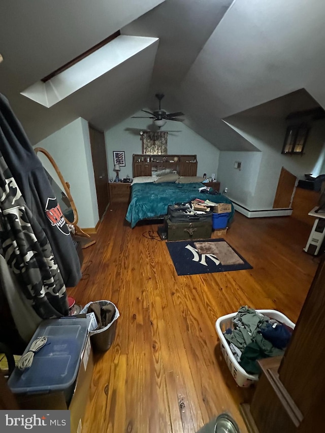 bedroom featuring wood finished floors, lofted ceiling, and a ceiling fan