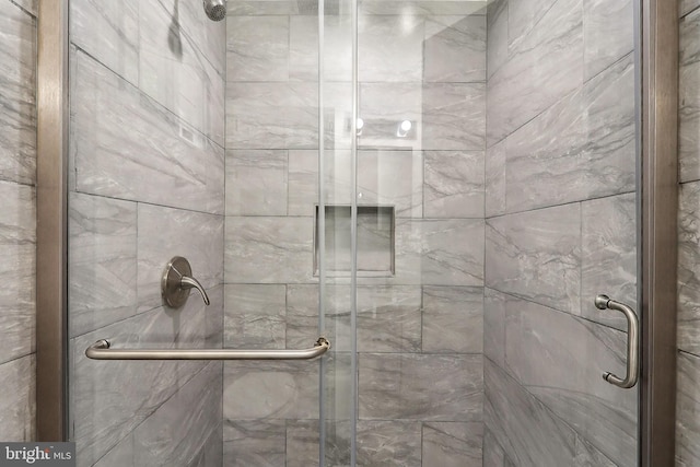 full bathroom featuring a stall shower