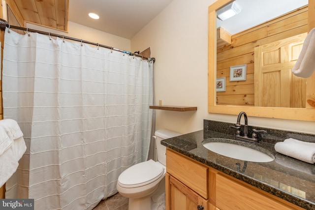 full bath featuring toilet, vanity, tile patterned flooring, a shower with curtain, and recessed lighting