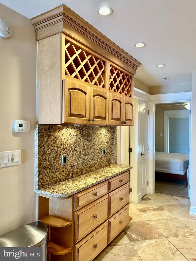 bar with backsplash and recessed lighting
