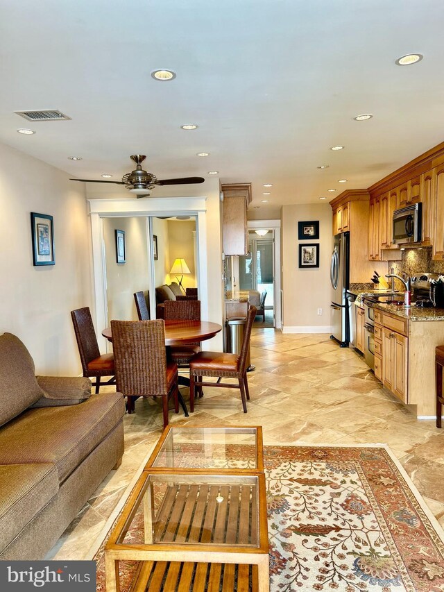 dining area with ceiling fan and recessed lighting