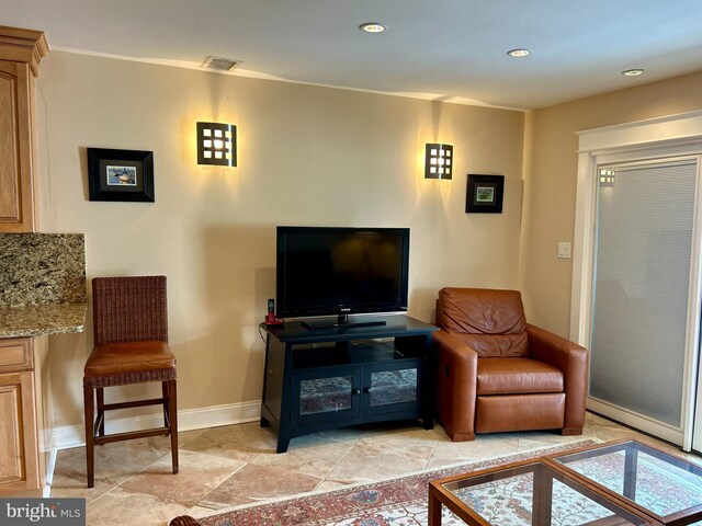 living area with baseboards and recessed lighting