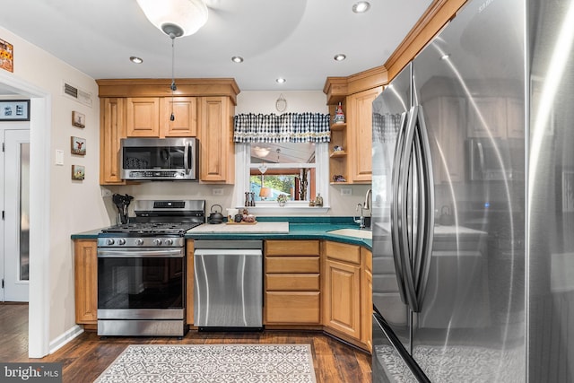 kitchen with stainless steel appliances, a sink, dark wood-style floors, and recessed lighting