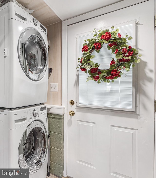 laundry room with estacked washer and dryer