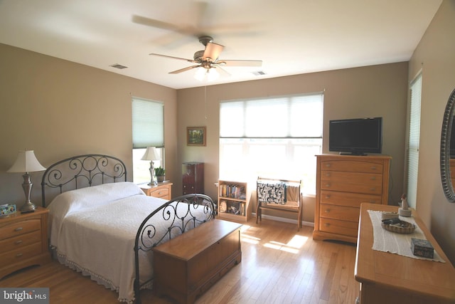 bedroom featuring light wood-style flooring and a ceiling fan