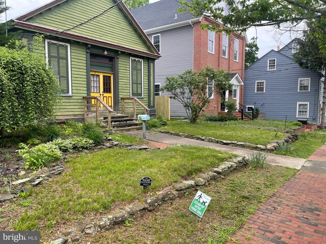 120 Hanover St, Pemberton, NJ 08068 - view of front facade with a front yard