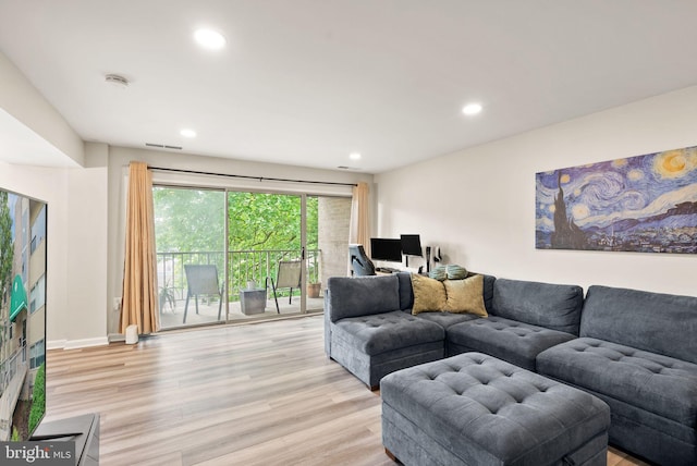 7 Canterbury Sq Unit 401, Alexandria, VA 22304 - living area featuring light wood-style floors, recessed lighting, and baseboards