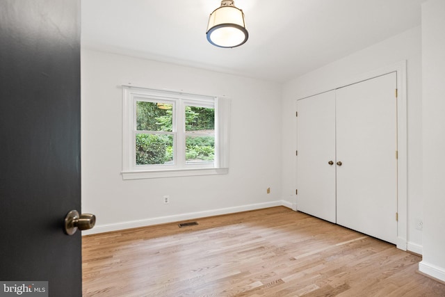 4009 30th St N, Arlington, VA 22207 - unfurnished bedroom with light wood-type flooring, baseboards, and a closet