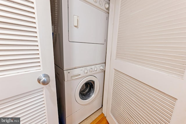 washroom featuring stacked washing machine and dryer