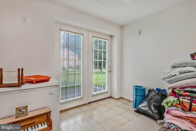 2452 Tuckahoe Ct, Waldorf, MD 20601 - entryway featuring tile patterned flooring and baseboards