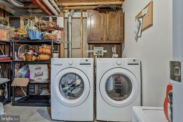 2452 Tuckahoe Ct, Waldorf, MD 20601 - laundry area featuring washing machine and clothes dryer and cabinet space
