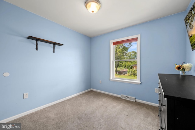 225 S Hanover St, Pottstown, PA 19465 - carpeted empty room with baseboards