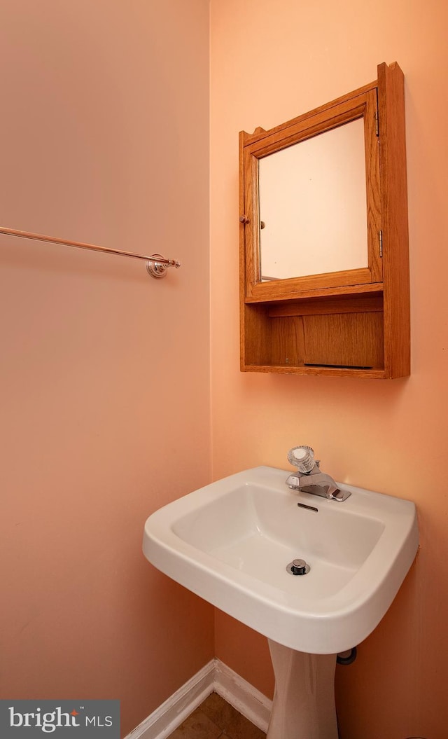 125 Wyndham Way, Harrisburg, PA 17109 - bathroom featuring a sink and baseboards