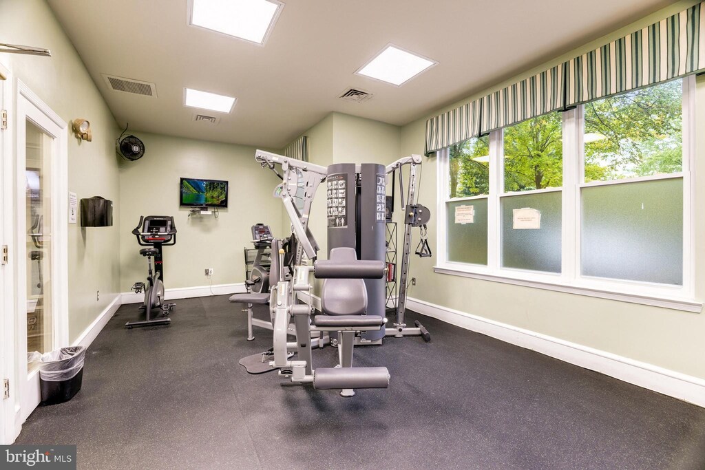 2204 Westcourt Ln Unit 122, Herndon, VA 20170 - workout room with baseboards