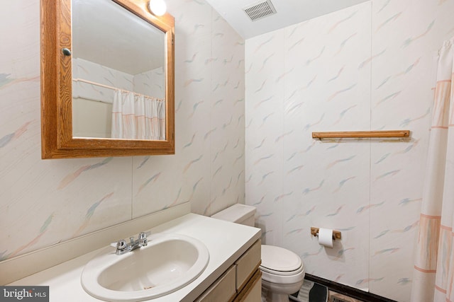 223 Foxwood Ln, Marlton, NJ 08053 - full bathroom featuring vanity, wallpapered walls, toilet, and curtained shower