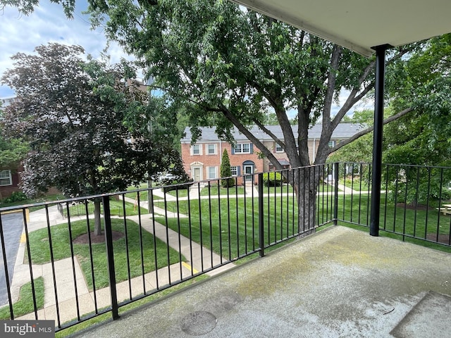 7972 Lakecrest Dr, Greenbelt, MD 20770 - gate with a yard