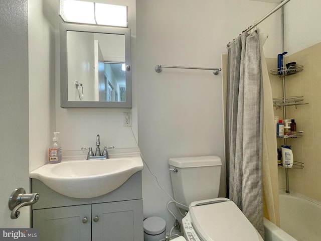 7972 Lakecrest Dr, Greenbelt, MD 20770 - bathroom featuring vanity, toilet, and shower / bath combo