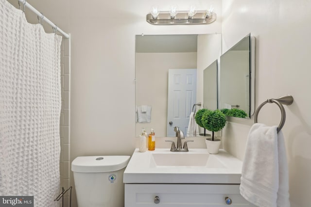 810 N Fayette St, Alexandria, VA 22314 - full bathroom featuring toilet, a shower with shower curtain, and vanity