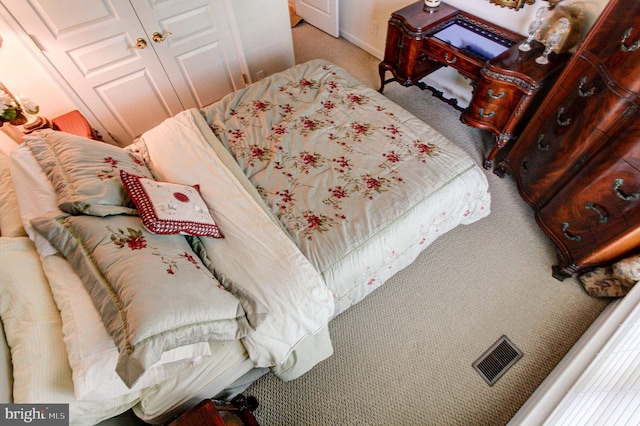 bedroom with carpet