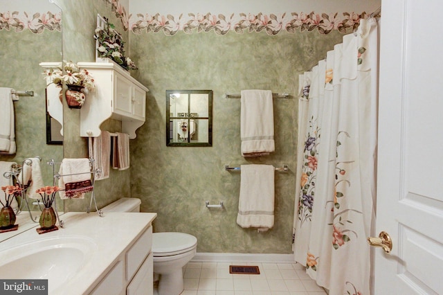 full bath featuring tile patterned flooring, vanity, toilet, baseboards, and a shower with shower curtain