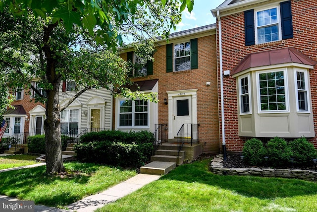 43193 Ribboncrest Ter, Ashburn, VA 20147 - townhome / multi-family property with brick siding and a front lawn