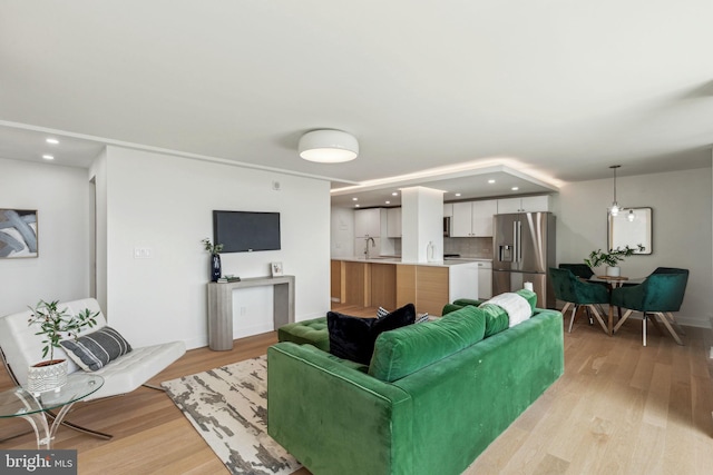 604 S Washington Sq Unit 2917, Philadelphia, PA 19106 - living room featuring light wood-type flooring, recessed lighting, and baseboards