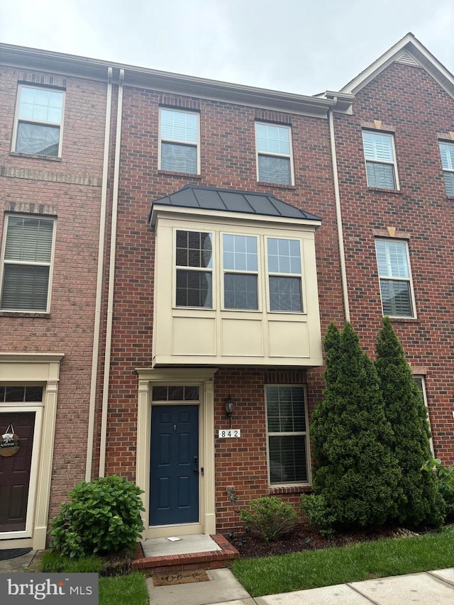 townhome / multi-family property featuring brick siding