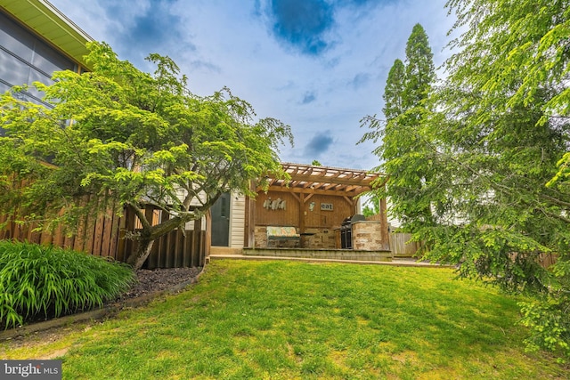 view of yard with a pergola
