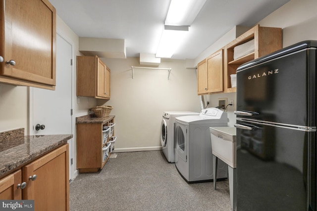2901 N Rochester St, Arlington, VA 22213 - laundry room featuring washing machine and clothes dryer, cabinet space, and baseboards