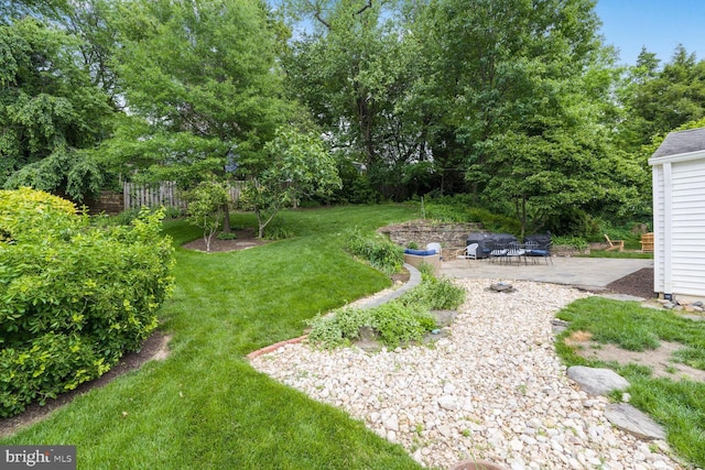 2901 N Rochester St, Arlington, VA 22213 - view of green lawn with a patio