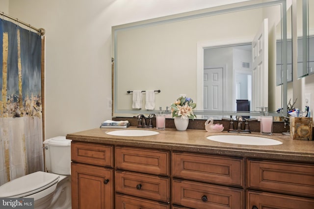 full bath with toilet, double vanity, and a shower with curtain