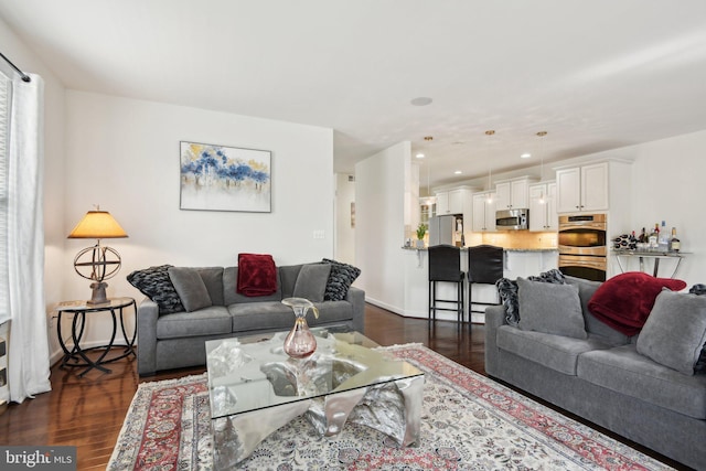 living area featuring dark wood finished floors, recessed lighting, and baseboards