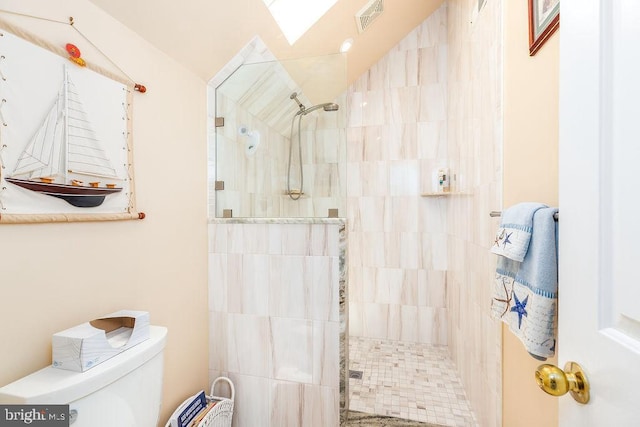 18 Ebb Tide Ct, Ocean Pines, MD 21811 - full bath with walk in shower, toilet, and vaulted ceiling