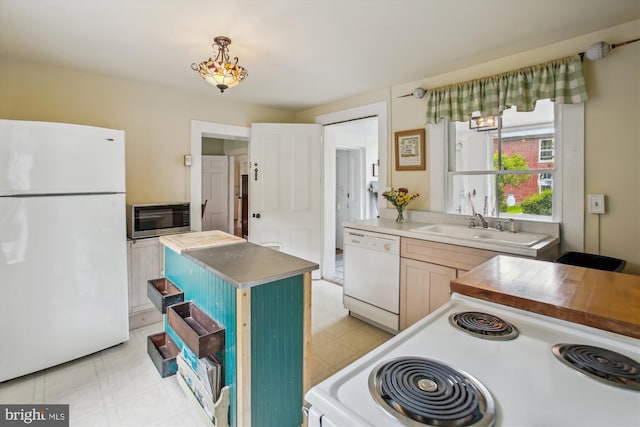 501 Park Row Pl, Harpers Ferry, WV 25425 - kitchen featuring white appliances, a sink, light floors, light countertops, and a center island