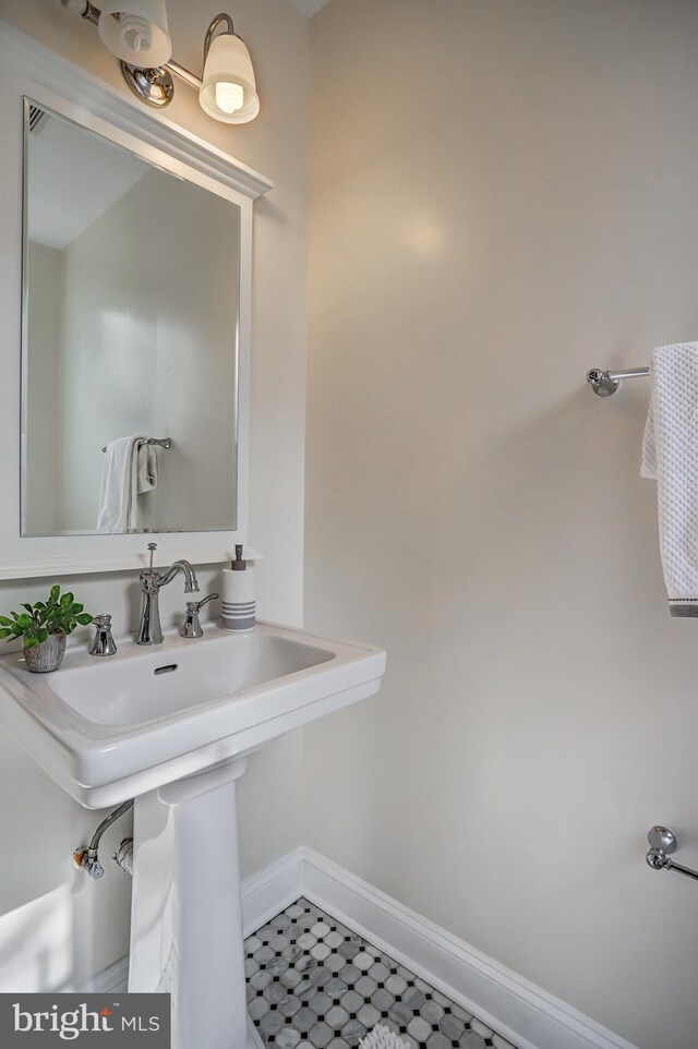 15 Todd Pl NE, Washington, DC 20002 - bathroom with baseboards