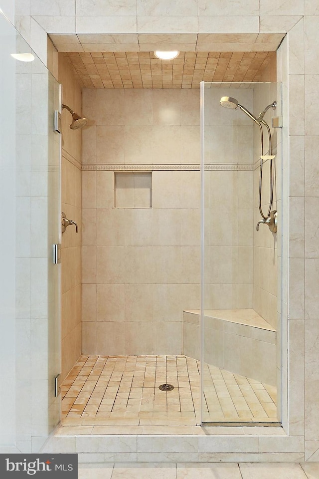 7808 Devereux Manor Ct, Fairfax Station, VA 22039 - full bath featuring a stall shower
