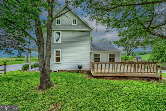 806 Frailey Rd, Emmitsburg, MD 21727 - back of property featuring a wooden deck and a yard