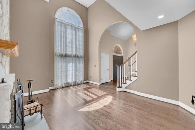 4 Stults Dr, Plainsboro, NJ 08536 - foyer entrance with arched walkways, baseboards, wood finished floors, and a towering ceiling